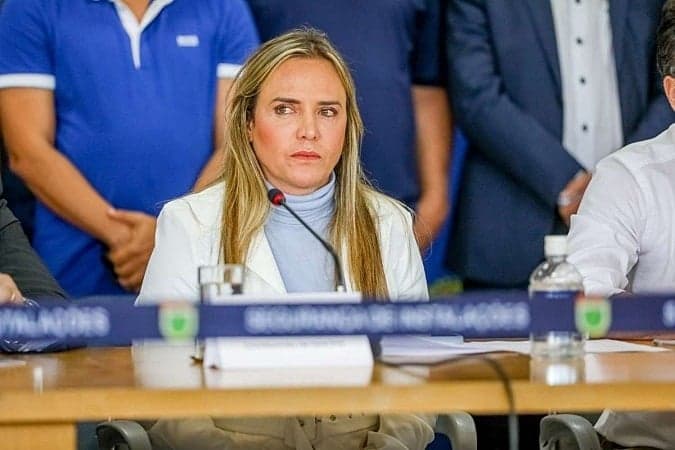 Imagem de fundo da matéria "Discurso de Celina Leão ignora precariedade e desigualdade da saúde mental no DF"