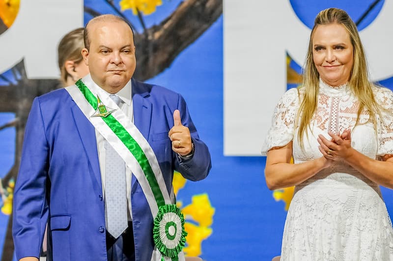 Imagem de fundo da matéria "Projeto de saúde do governo Ibaneis-Celina é precarizar para privatizar"